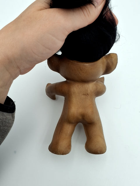 Dam Trold, by sommer, lykketrold i træ